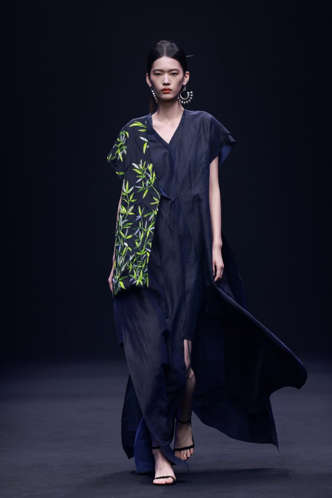 舞水云台&金玺 · 黄刚 广州时尚日 2026春夏高级成衣秀 - Beijing Fall 2025