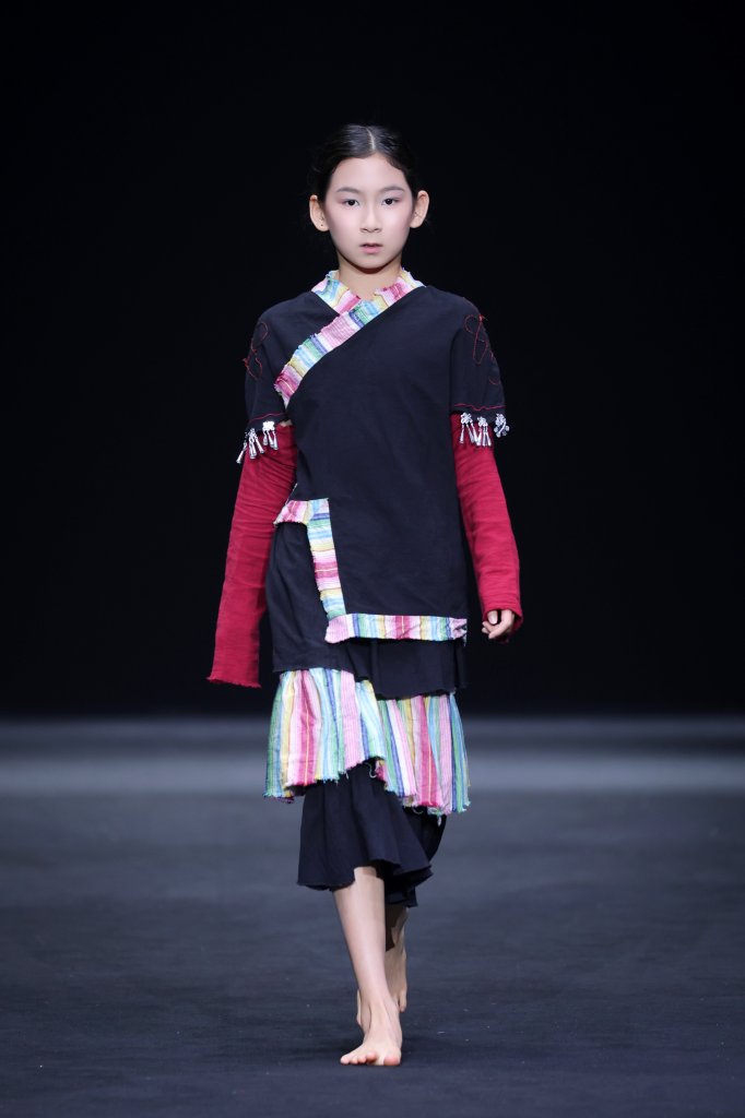 三两喜欢 Xi'Huan Studio丨童话小镇 2026春夏童装秀 - Beijing Fall 2025