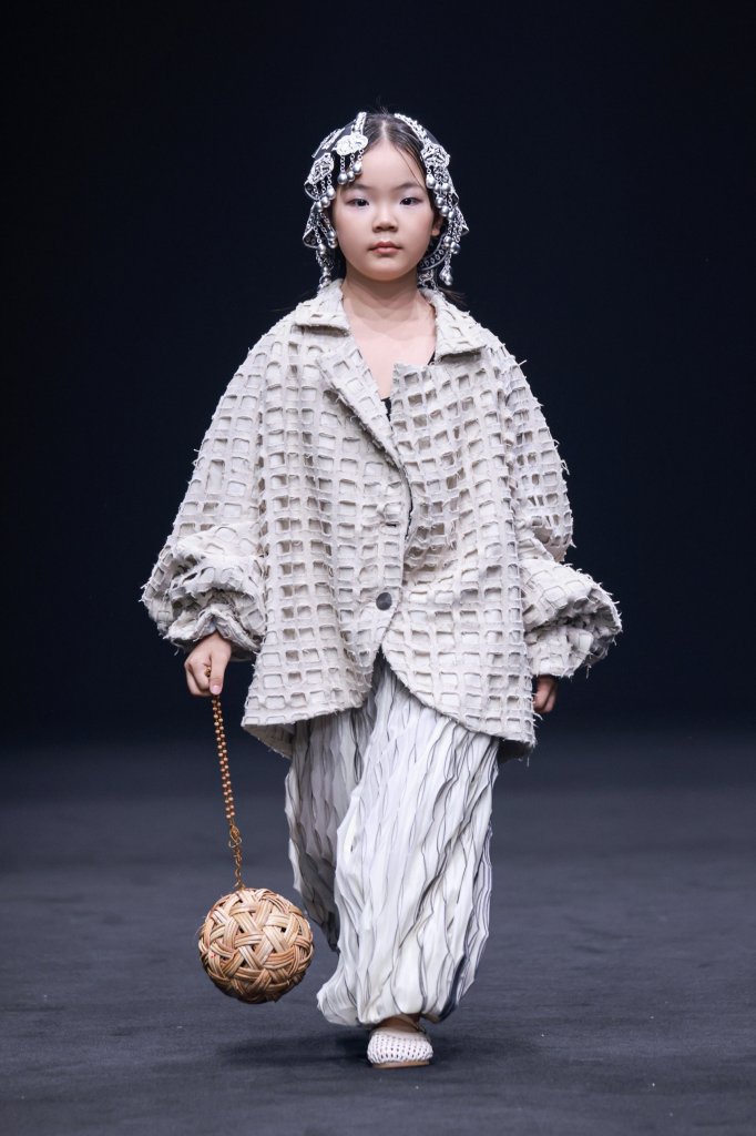 MEIMEILILI · 龚歆 DPARK童话小镇 2026春夏童装秀 - Beijing Fall 2025