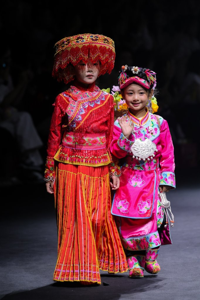 古阿新&贵州村T · 杨春林 2026春夏高级成衣秀 - Beijing Fall 2025