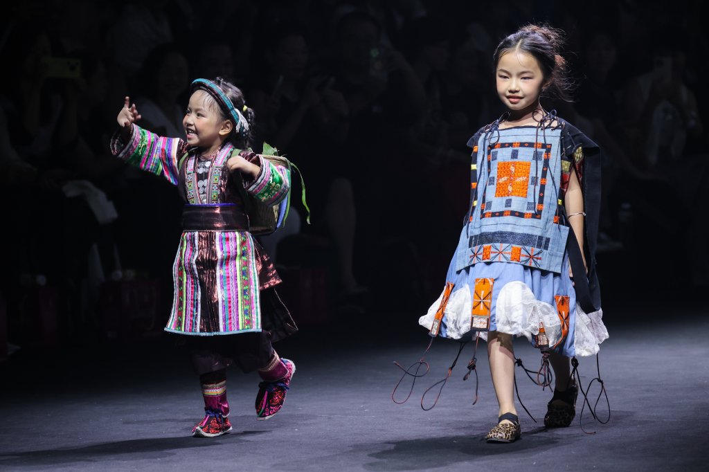 古阿新&贵州村T · 杨春林 2026春夏高级成衣秀 - Beijing Fall 2025