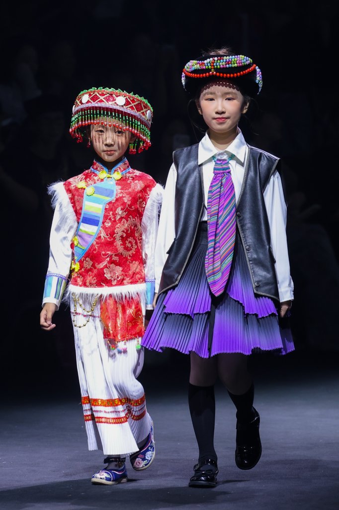 古阿新&贵州村T · 杨春林 2026春夏高级成衣秀 - Beijing Fall 2025