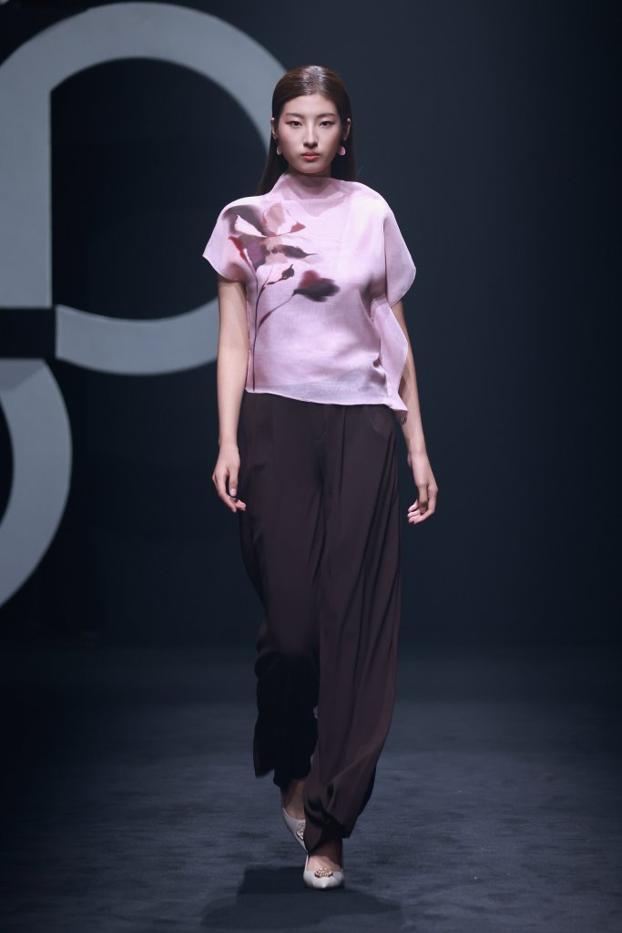 赢智尚 2026春夏高级成衣秀 - Beijing Fall 2025