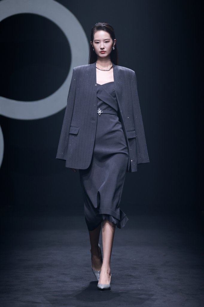 赢智尚 2026春夏高级成衣秀 - Beijing Fall 2025