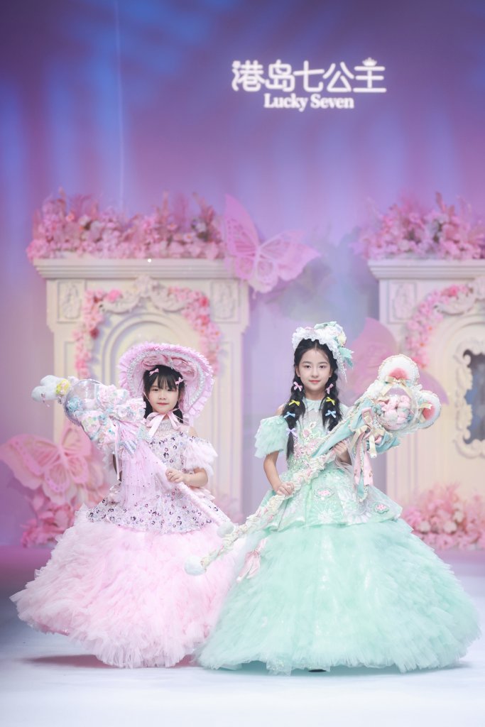 港岛七公主 · 苏海林 | DPARK童话小镇 2026春夏童装秀 - Beijing Fall 2025