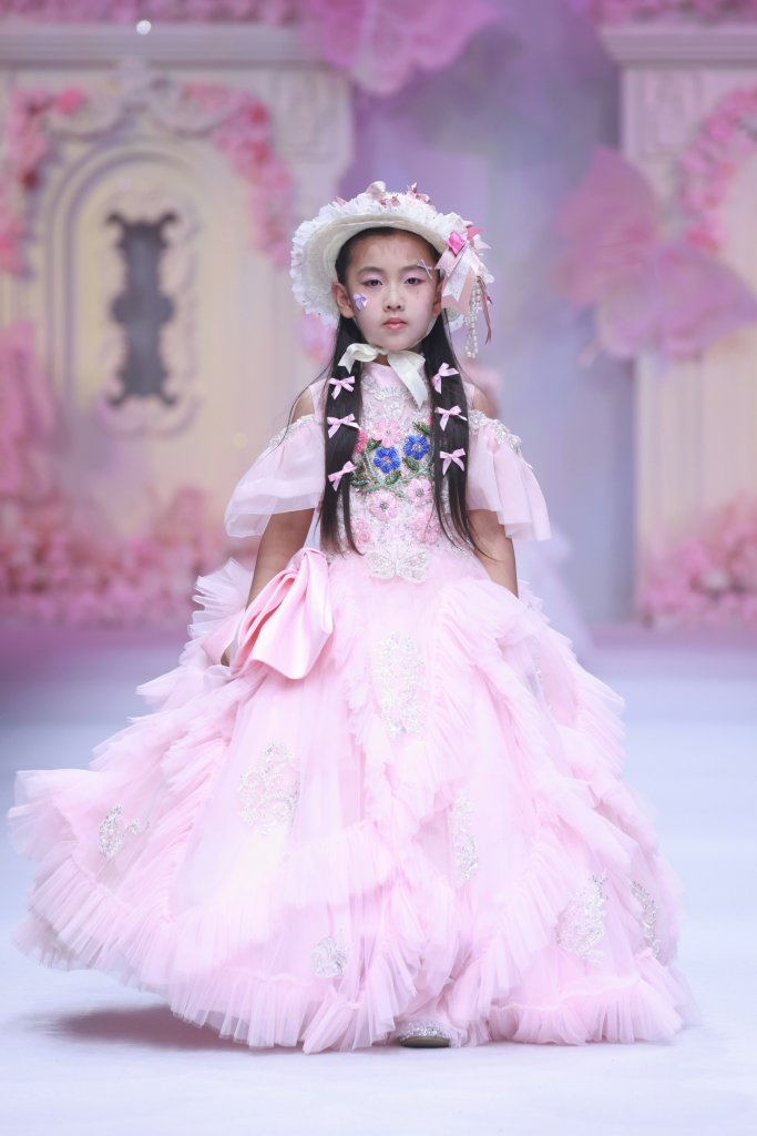 港岛七公主 · 苏海林 | DPARK童话小镇 2026春夏童装秀 - Beijing Fall 2025