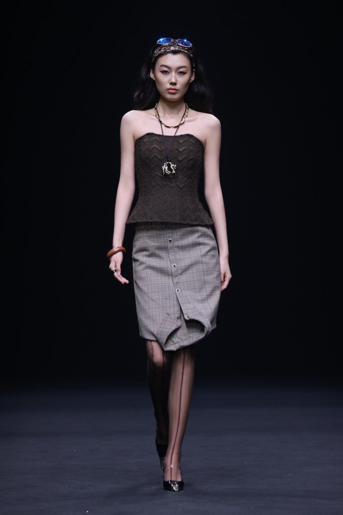 K+ BY YUKANG 余康 柯桥日 2026春夏高级成衣秀 - Beijing Fall 2025