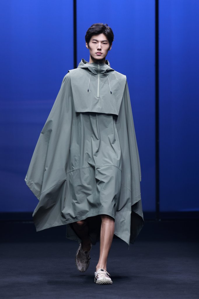 蓝途 · 贺华洲 2026春夏高级成衣秀 - Beijing Fall 2025