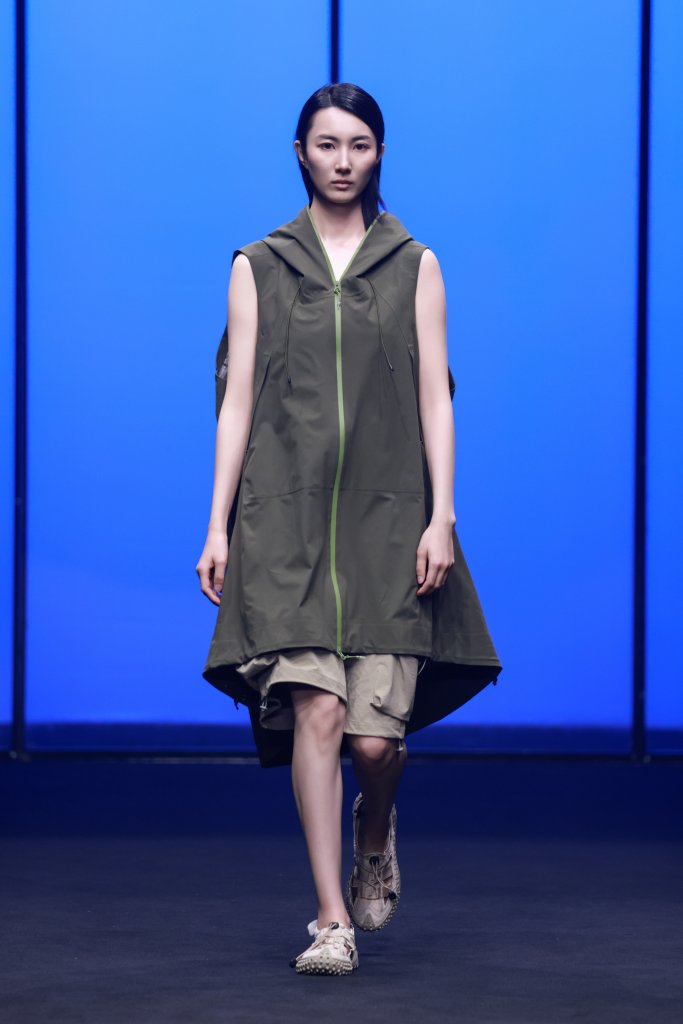 蓝途 · 贺华洲 2026春夏高级成衣秀 - Beijing Fall 2025