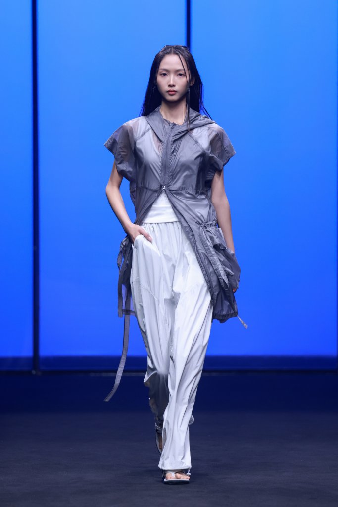 蓝途 · 贺华洲 2026春夏高级成衣秀 - Beijing Fall 2025