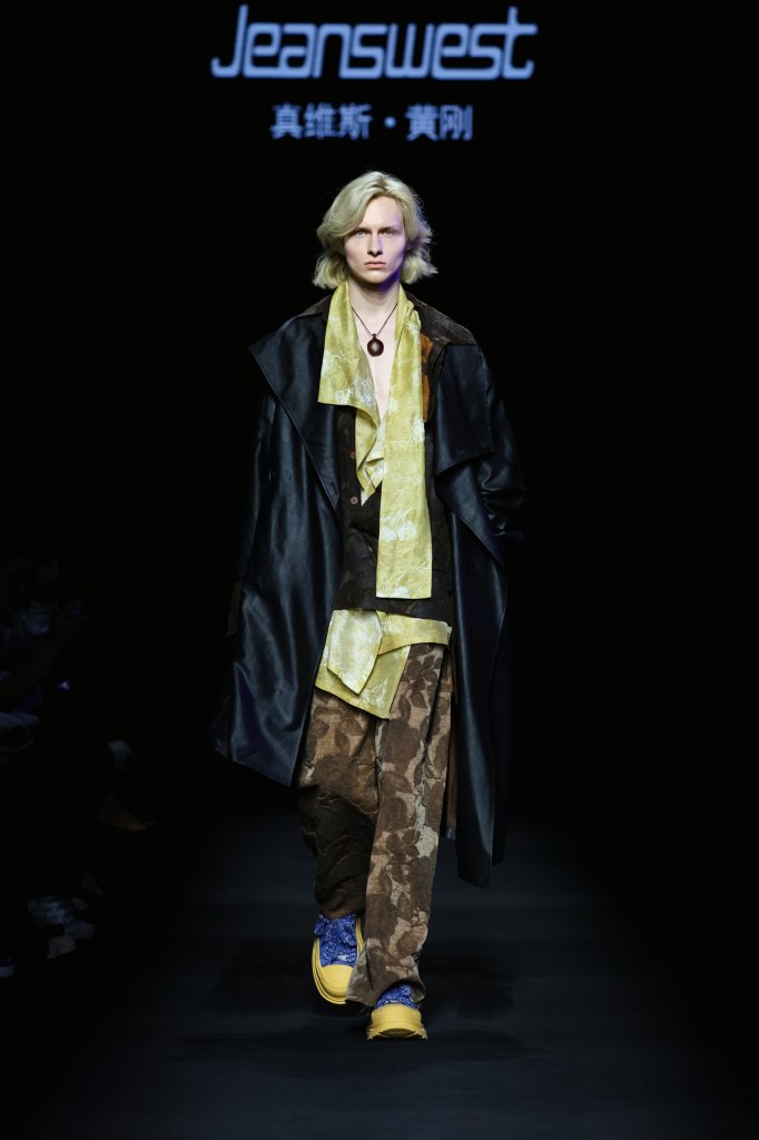 真维斯 · 黄刚丨广州时尚日 2026春夏高级成衣秀 - Beijing Fall 2025