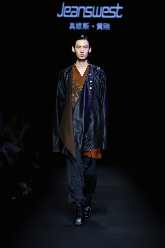 真维斯 · 黄刚丨广州时尚日 2026春夏高级成衣秀 - Beijing Fall 2025