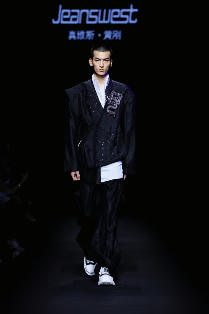 真维斯 · 黄刚丨广州时尚日 2026春夏高级成衣秀 - Beijing Fall 2025