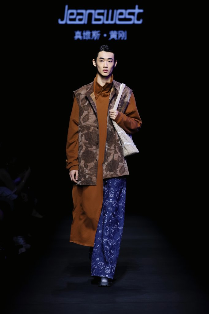 真维斯 · 黄刚丨广州时尚日 2026春夏高级成衣秀 - Beijing Fall 2025