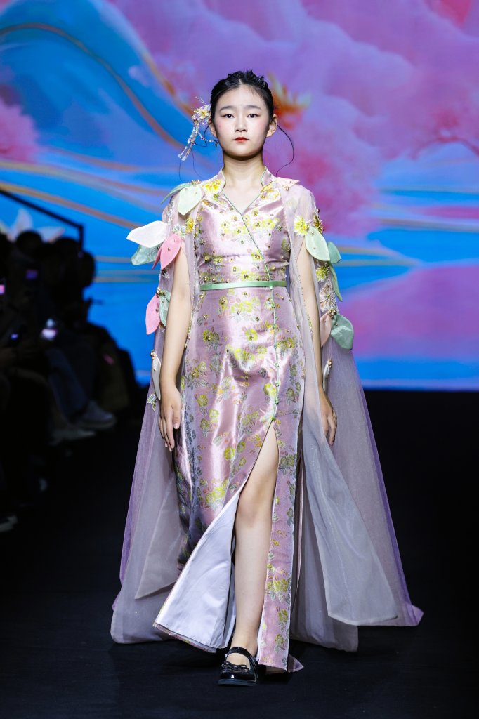 红鼓小爱 Homegood · 陆芳华丨DPARK 童话小镇 2026春夏童装秀 - Beijing Fall 2025