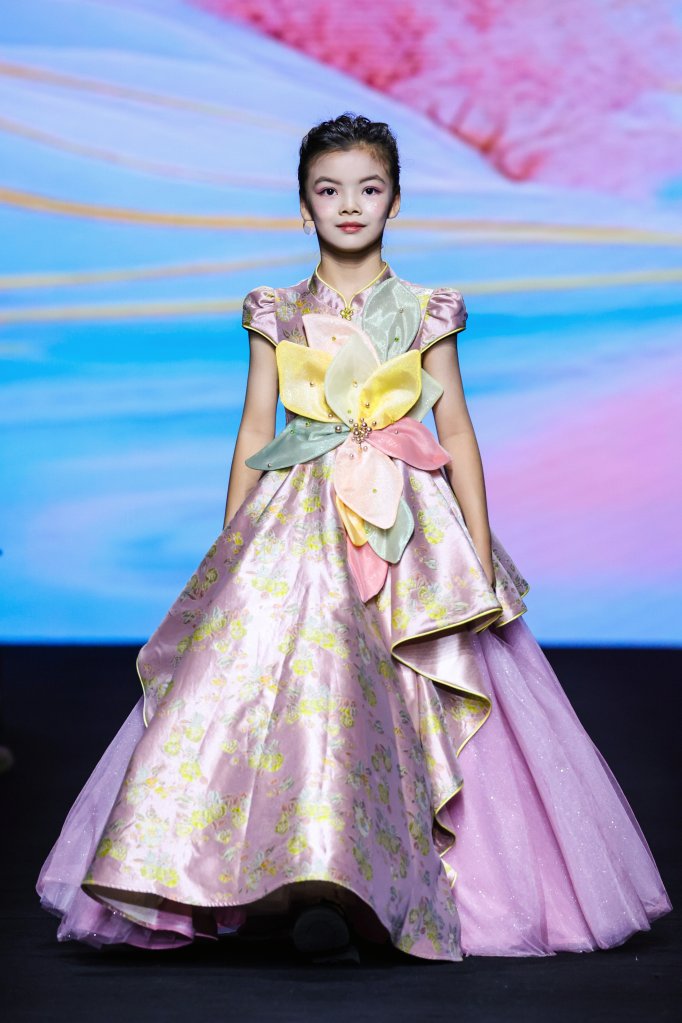 红鼓小爱 Homegood · 陆芳华丨DPARK 童话小镇 2026春夏童装秀 - Beijing Fall 2025