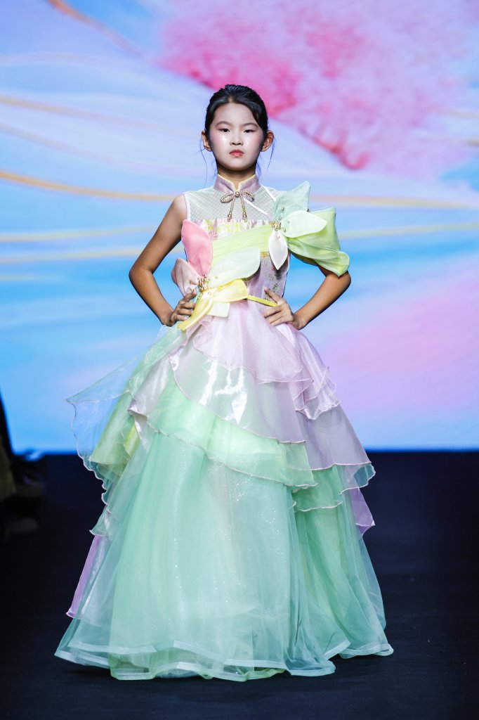 红鼓小爱 Homegood · 陆芳华丨DPARK 童话小镇 2026春夏童装秀 - Beijing Fall 2025