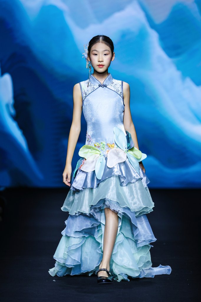 红鼓小爱 Homegood · 陆芳华丨DPARK 童话小镇 2026春夏童装秀 - Beijing Fall 2025