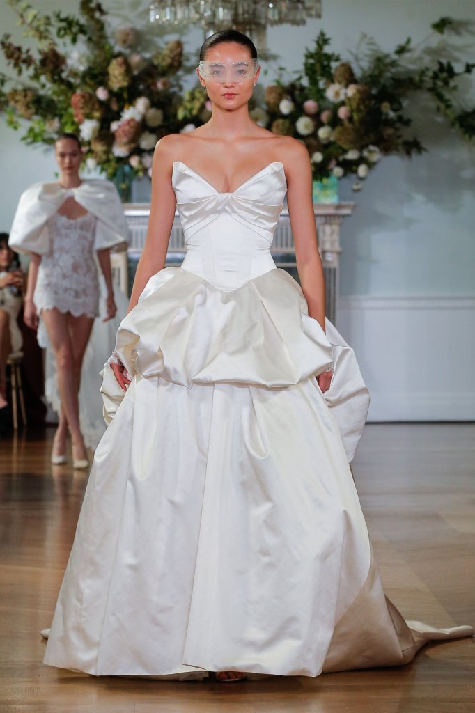 莫尼克&middot;鲁里耶 Monique Lhuillier 2026/27秋冬婚纱礼服发布秀