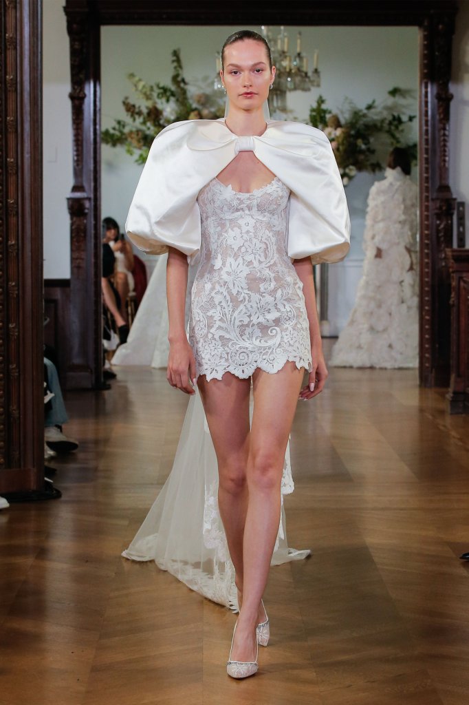 莫尼克&middot;鲁里耶 Monique Lhuillier 2026/27秋冬婚纱礼服发布秀