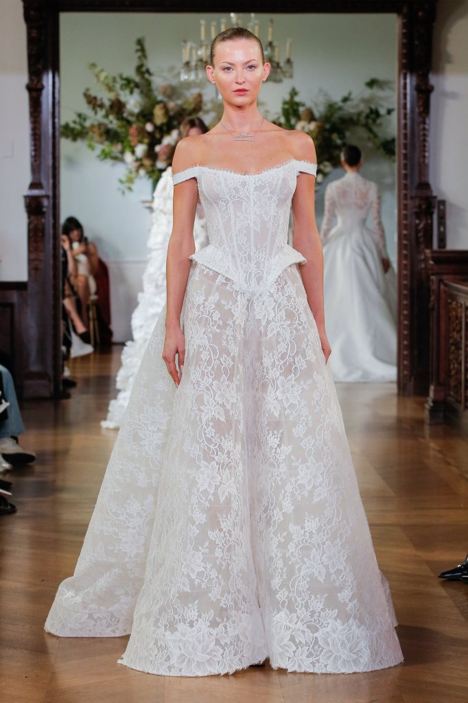 莫尼克&middot;鲁里耶 Monique Lhuillier 2026/27秋冬婚纱礼服发布秀