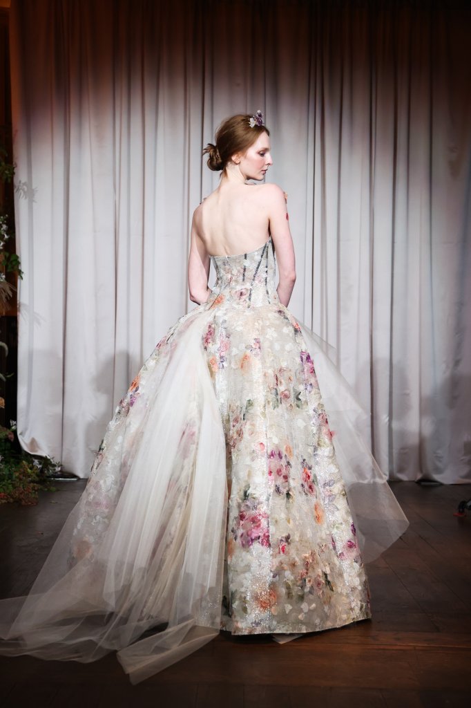 Andrew Kwon 2025春夏晚礼服发布秀