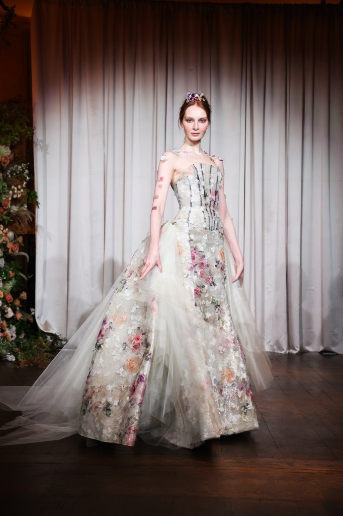 Andrew Kwon 2025春夏晚礼服发布秀