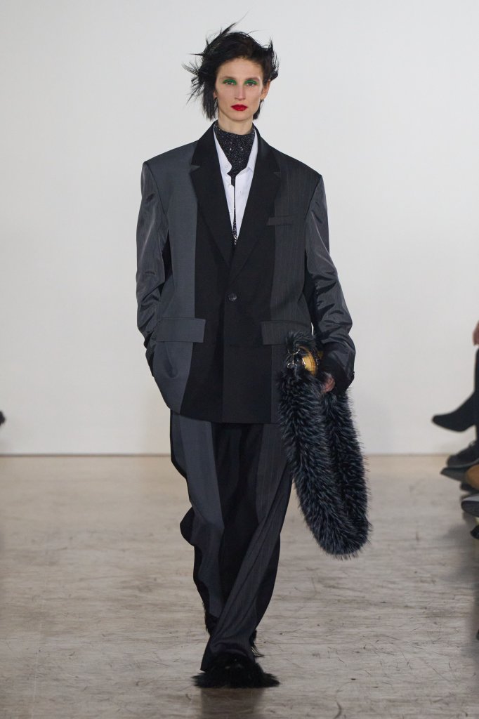 王逢陈 Feng Chen Wang 2026/27秋冬男装秀 - Paris Fall 2026