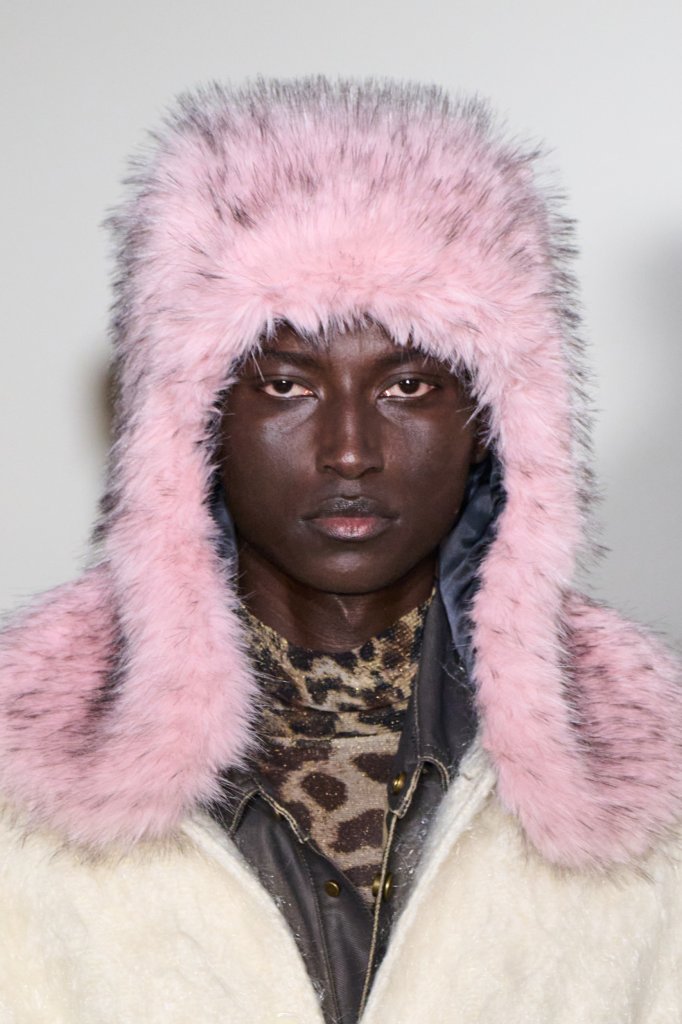 王逢陈 Feng Chen Wang 2026/27秋冬男装秀(细节) - Paris Fall 2026