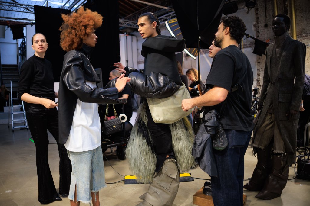 瑞克&middot;欧文斯 Rick Owens 2026/27秋冬男装秀(后台妆容) - Paris Fall 2026