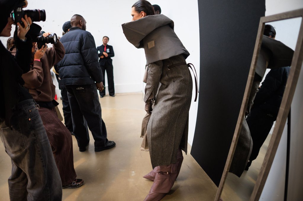 瑞克&middot;欧文斯 Rick Owens 2026/27秋冬男装秀(后台妆容) - Paris Fall 2026