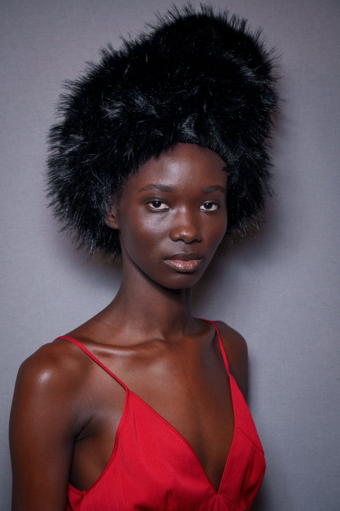 于英美 Wooyoungmi 2026/27秋冬男装秀(后台妆容) - Paris Fall 2026