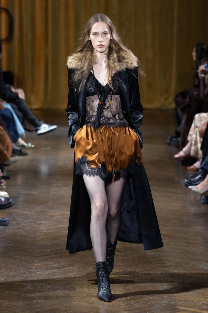 Cinq &agrave; Sept 2026/27秋冬高级成衣秀 - New York Fall 2026