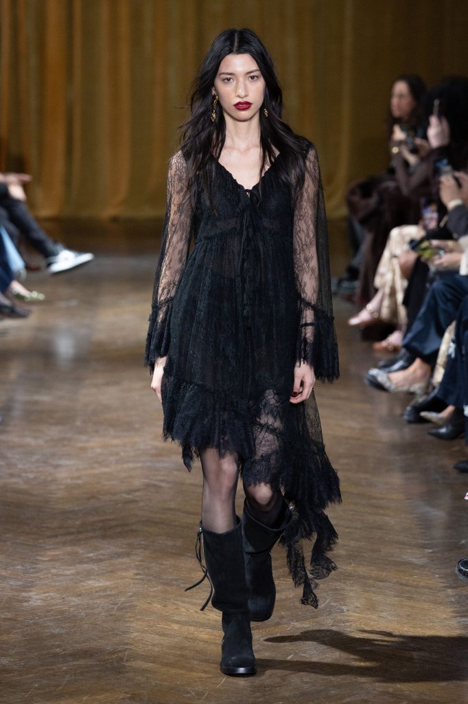 Cinq &agrave; Sept 2026/27秋冬高级成衣秀 - New York Fall 2026