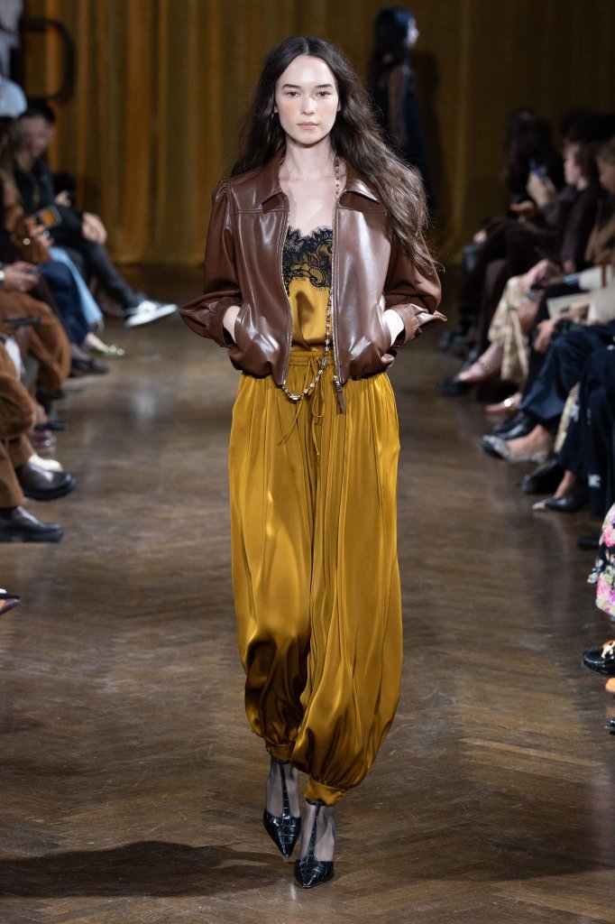 Cinq &agrave; Sept 2026/27秋冬高级成衣秀 - New York Fall 2026