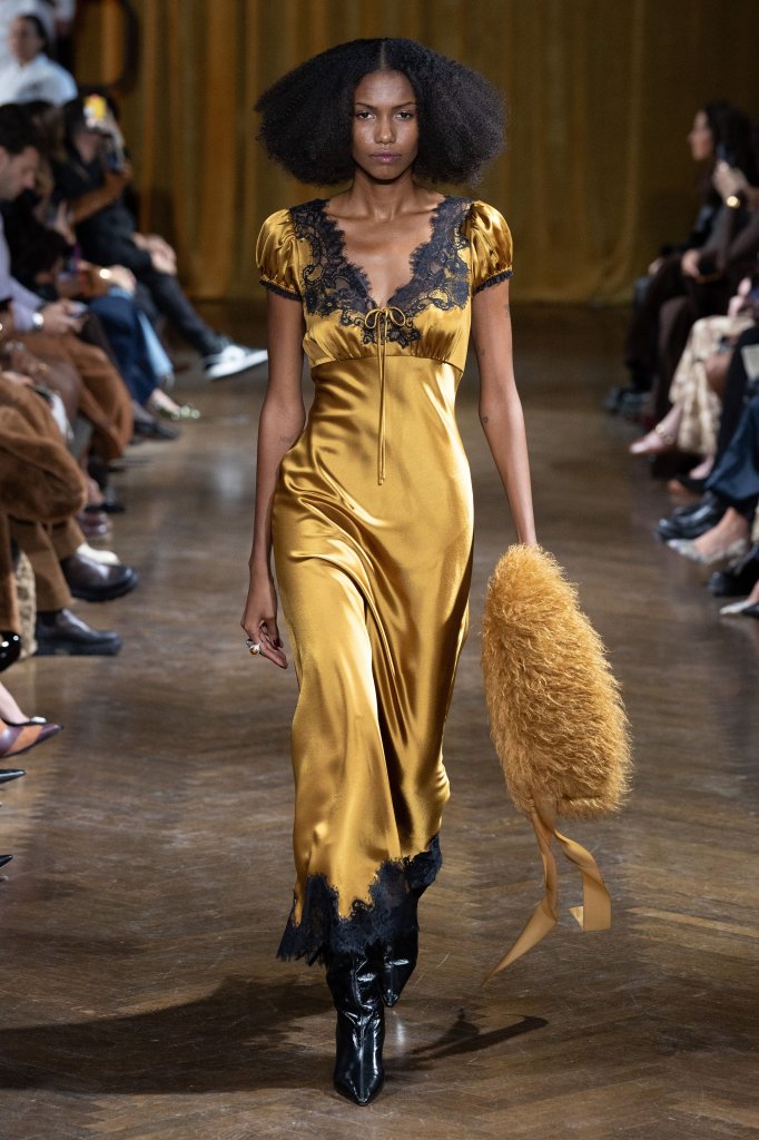 Cinq &agrave; Sept 2026/27秋冬高级成衣秀 - New York Fall 2026