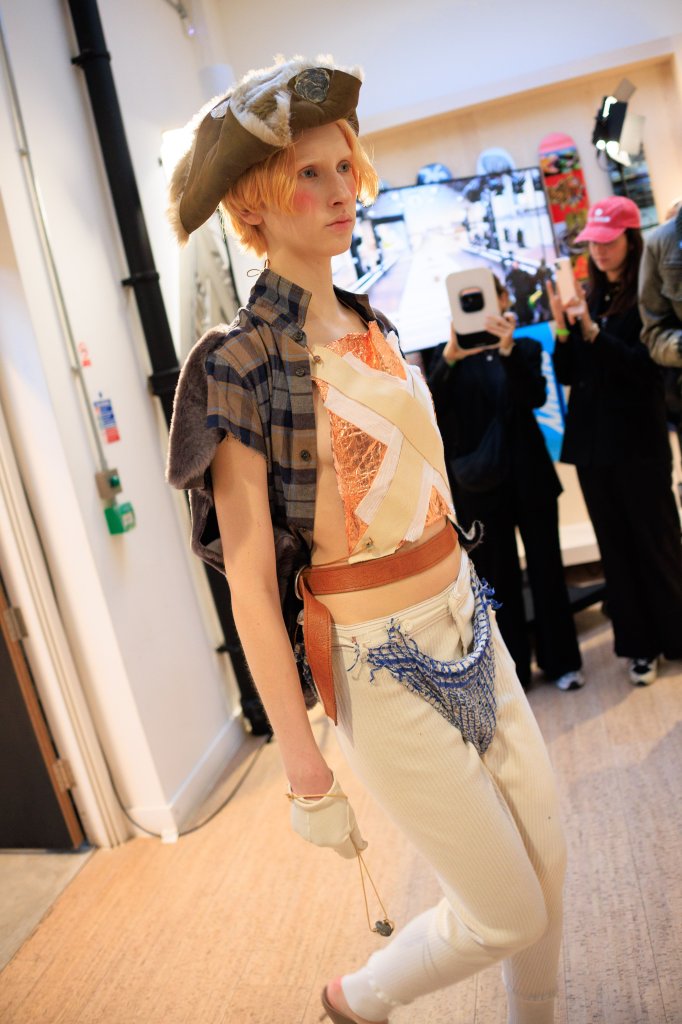 东区时尚 Fashion East 2026/27秋冬高级成衣秀(后台妆容) - London Fall 2026