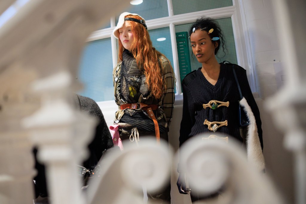 东区时尚 Fashion East 2026/27秋冬高级成衣秀(后台妆容) - London Fall 2026