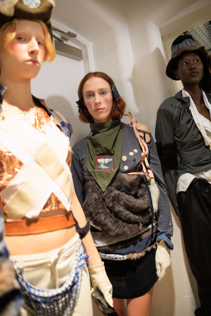 东区时尚 Fashion East 2026/27秋冬高级成衣秀(后台妆容) - London Fall 2026