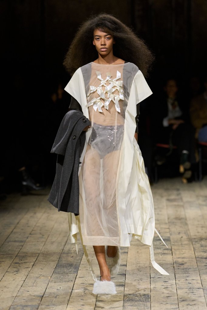 西蒙娜&middot;罗莎 Simone Rocha 2026/27秋冬高级成衣秀 - London Fall 2026