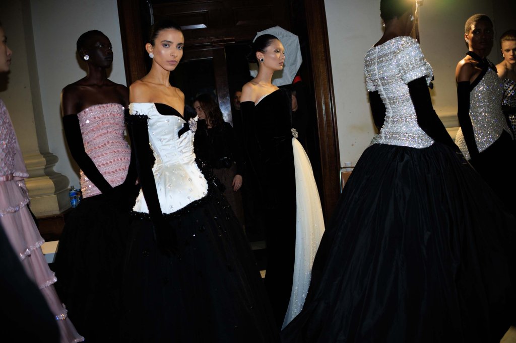 Richard Quinn 2026/27秋冬高级成衣秀(后台妆容) - London Fall 2026