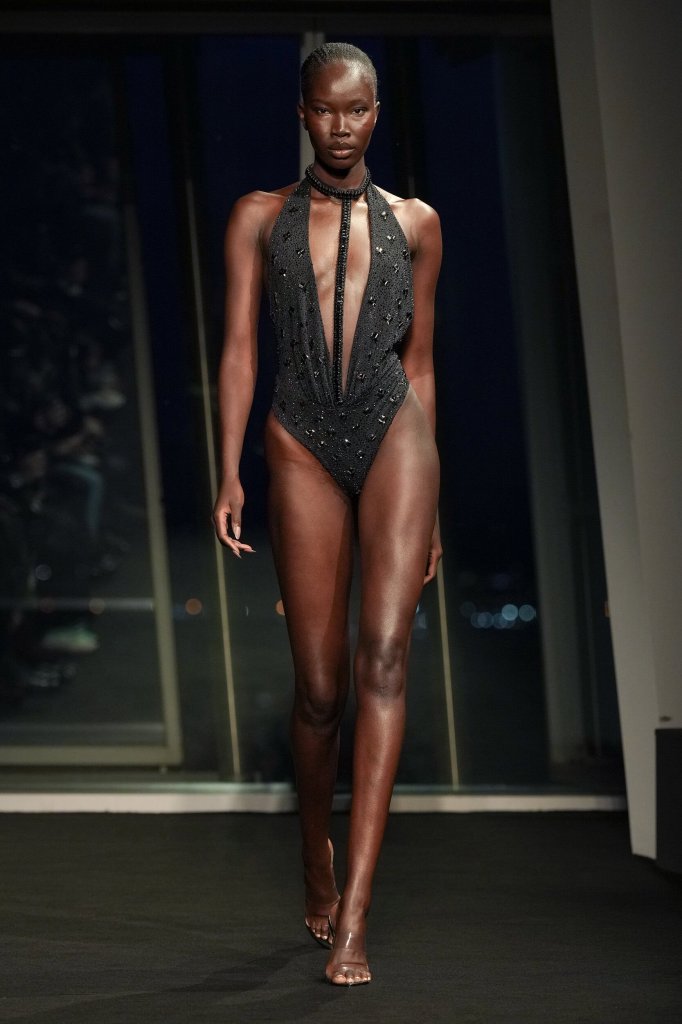 朱利安&middot;麦克唐纳德 Julien Macdonald 2026/27秋冬高级成衣秀 - London Fall 2026