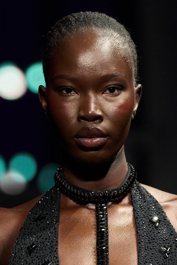 朱利安&middot;麦克唐纳德 Julien Macdonald 2026/27秋冬高级成衣秀(细节) - London Fall 2026