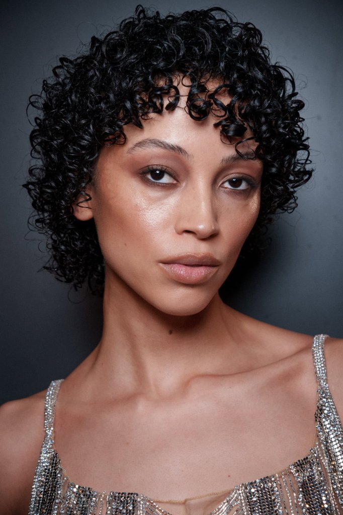 朱利安&middot;麦克唐纳德 Julien Macdonald 2026/27秋冬高级成衣秀(后台妆容) - London Fall 2026