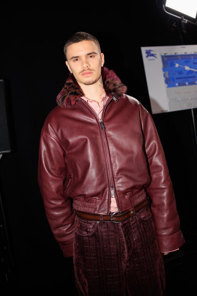 巴宝莉 Burberry 2026/27秋冬高级成衣秀(后台妆容) - London Fall 2026