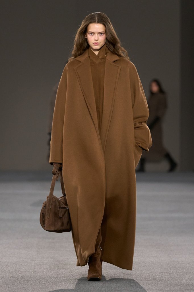 麦丝玛拉 Max Mara 2026/27秋冬高级成衣秀 - Milan Fall 2026