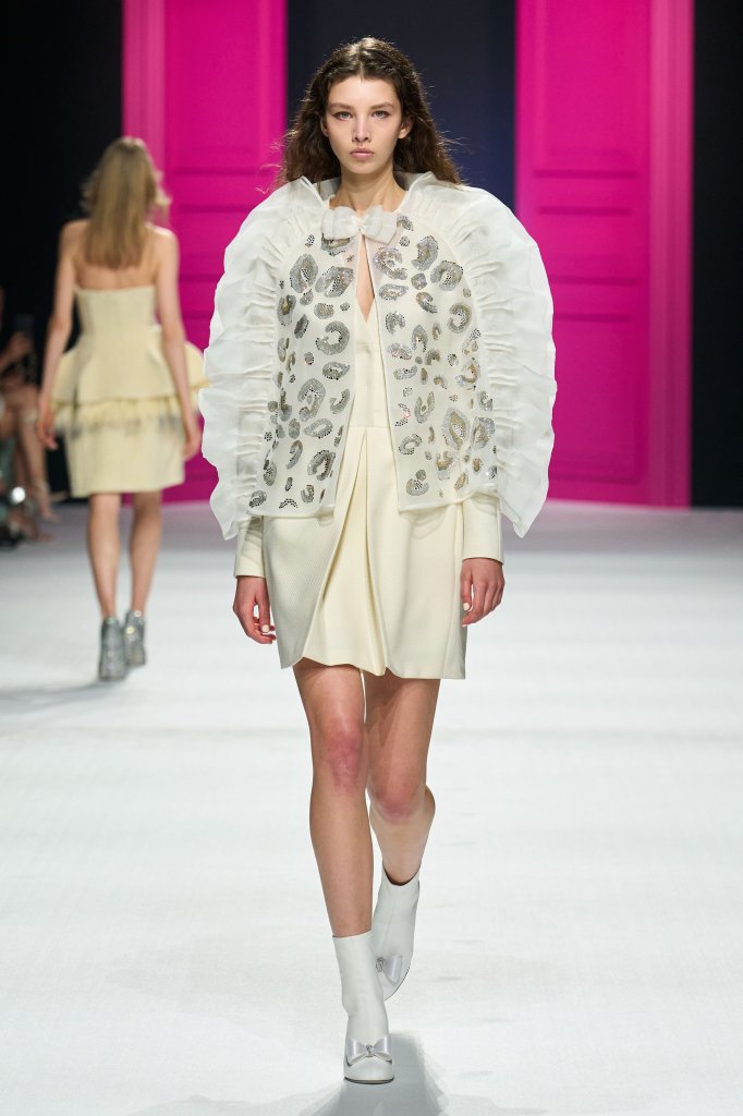 珍尼 Genny 2026/27秋冬高级成衣秀 - Milan Fall 2026