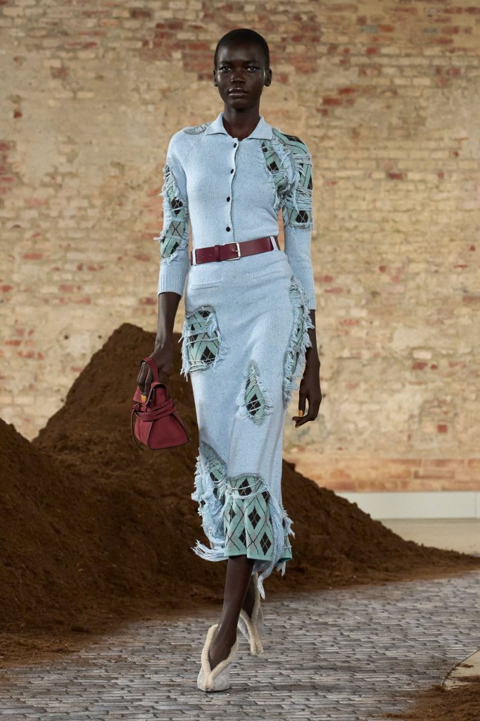 莫斯奇诺 Moschino 2026/27秋冬高级成衣秀 - Milan Fall 2026