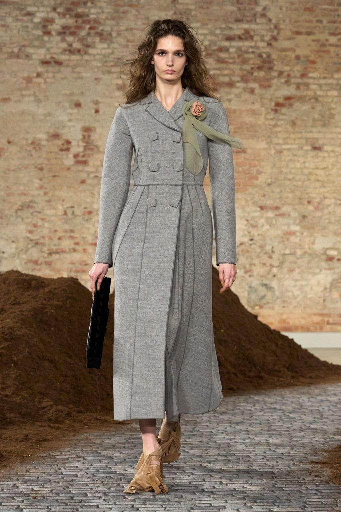 莫斯奇诺 Moschino 2026/27秋冬高级成衣秀 - Milan Fall 2026