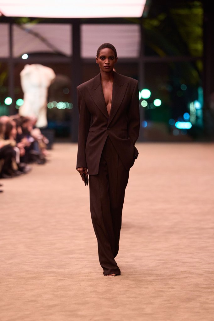 圣罗兰 Saint Laurent 2026/27秋冬高级成衣秀 - Paris Fall 2026